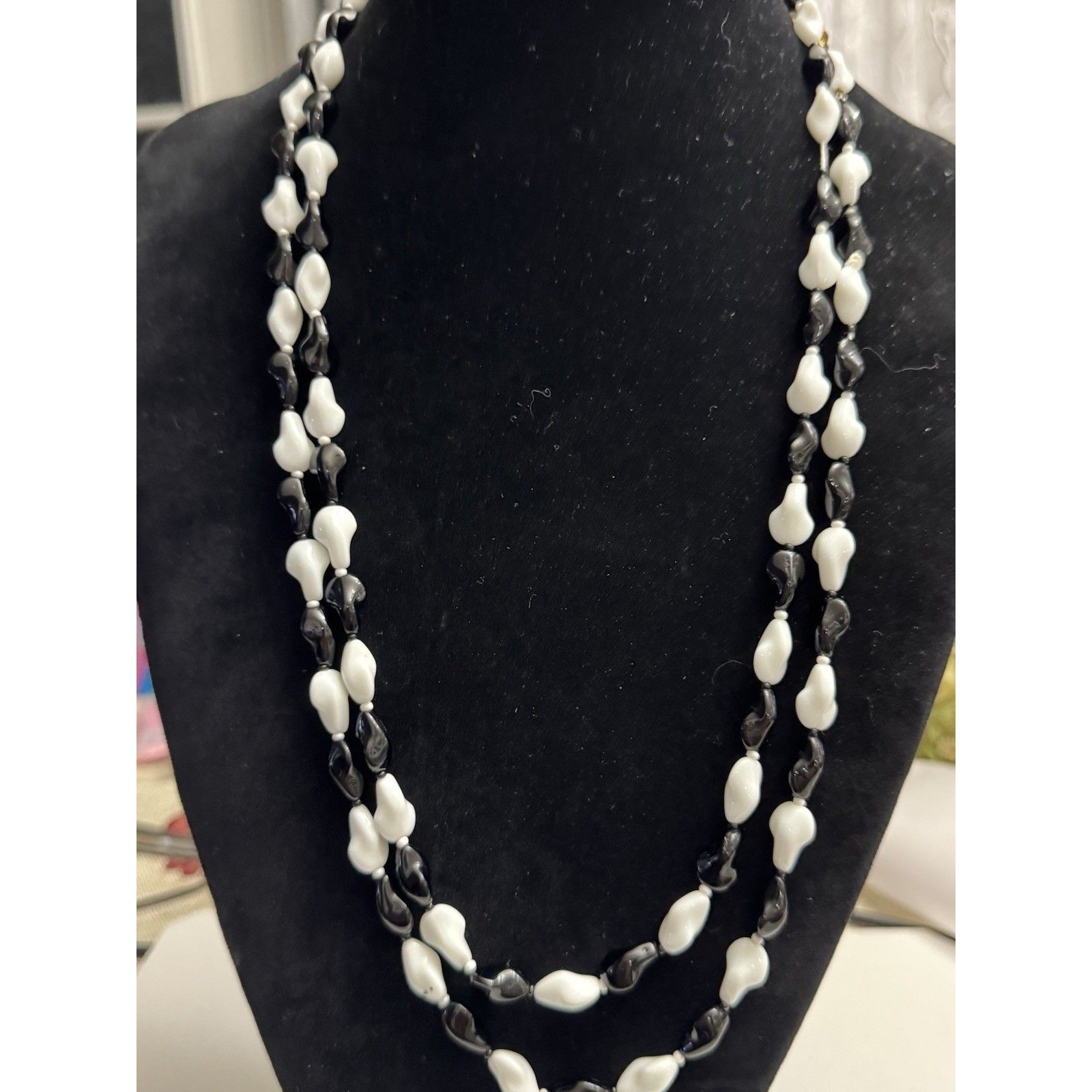 Vintage Black And White Acrylic Bead Necklace 54